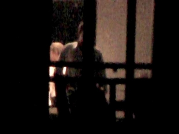 Delegados durante a percia no interior da casa do goleiro do Flamengo