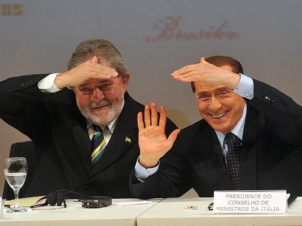 Lula e Berlusconi brincam durante o seminrio