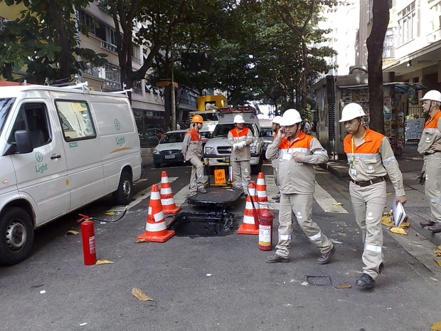 O calor da exploso derreteu o piche que vedava o bueiro.