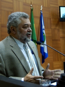 Percival Muniz possui base em regi�es 