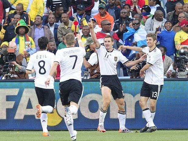 Mller marcou duas vezes e Alemanha avanou com sobras