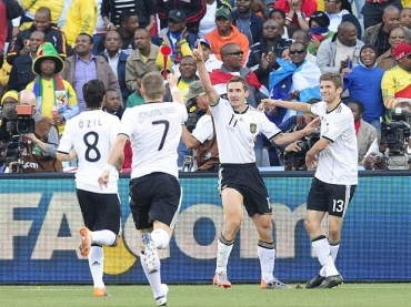 Mller marcou duas vezes e Alemanha avanou com sobras