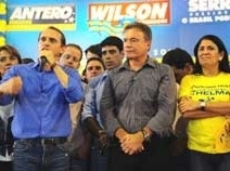 Ao lado do senador �lvaro Dias, Wilson Santos discursa como candidato do PSDB ao governo: �Davi contra Golias�
