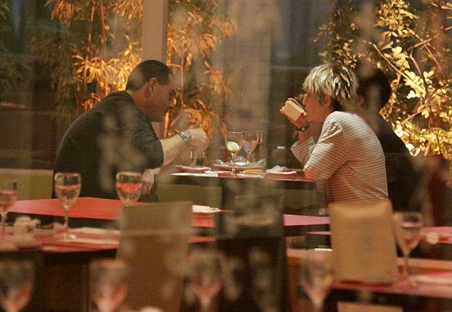 Ana Maria Braga jantando com seu ex-marido, em restaurante Japons no Shopping Rio Design Barra