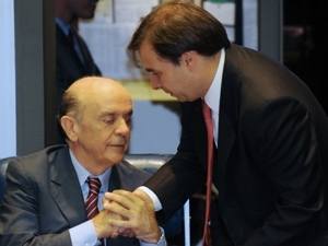 Jos� Serra e Rodrigo Maia durante sess�o do Congresso em mar�o