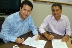 Jilson Francisco assinou com o prefeito de Nortelndia um convnio para a construo de uma estufa, no Viveiro municipal