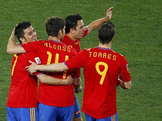 David Villa (esq) mostrou boa movimenta��o pela esquerda e marcou os dois gols