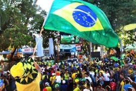 Jogo do Brasil x C. do Marfim  acompanhado por centenas de torcedores na praa 8 de Abril no Telo da Agecopa.