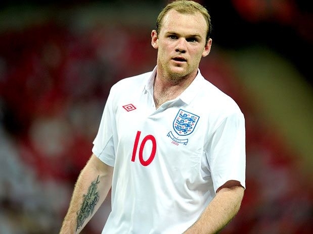 Em meio a cr�ticas, Rooney foi defendido por Messi