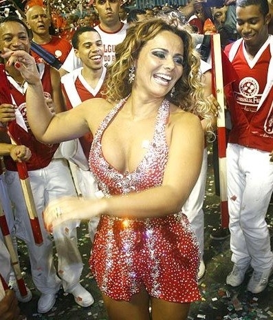 Viviane Arajo (foto de arquivo) repagina o visual