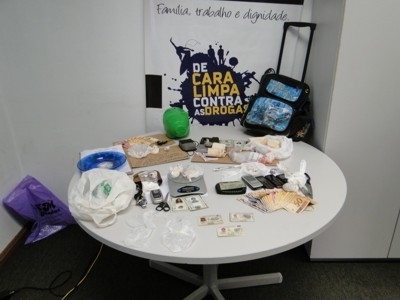 Saldo: 2 quilos de droga apreendida e 14 presos no Pedra 90, trs so bolvianos