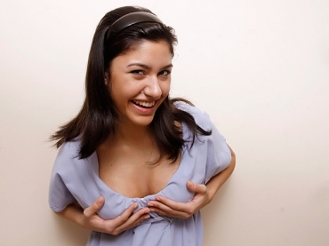 Tess�lia e seus novos seios: movimentos curtos para se acostumar com o 