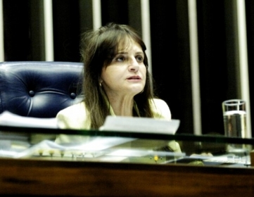 Mesmo morando nos EUA, Solange Morelli teria recebido salrios do gabinete da senadora Serys 