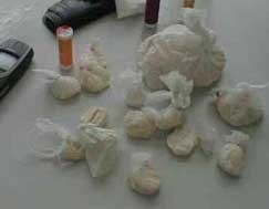 Menor tinha 8 trouxinhas de pasta-base, al�m de dinheiro trocado. Pris�o foi de manh�, ap�s j� ter vendido parte