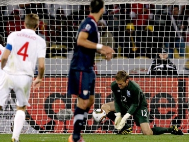 Goleiro Robert Green falhou feio em chute fraco de Dempsey e deixou a bola entrar