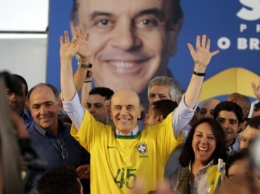 Serra dispara contra governo em conven��o que o oficializou candidato