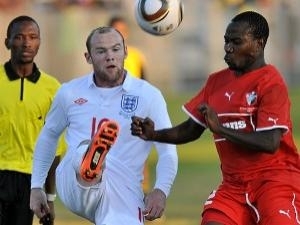 Rooney, durante jogo no qual xingou o �rbitro 