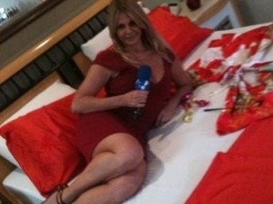 Ela postou foto em que aparece em motel no Twitter