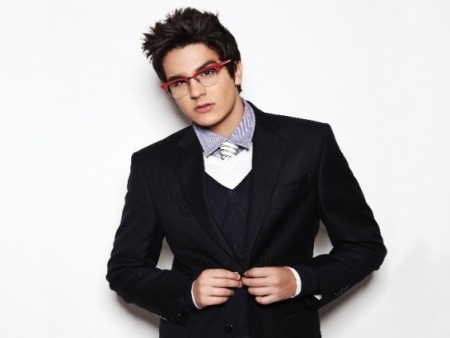 Luan esbanja lado fashion em ensaio para a Billboard