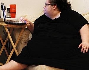 Donna confere o site para o qual manda fotos da sua rotina; ela sonha com um reality show