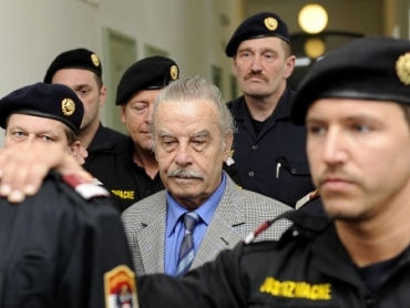 Fritzl, o monstro de Amstetten, foi acusado na Justia de prtica de escravido e de homicdio de uma das crianas