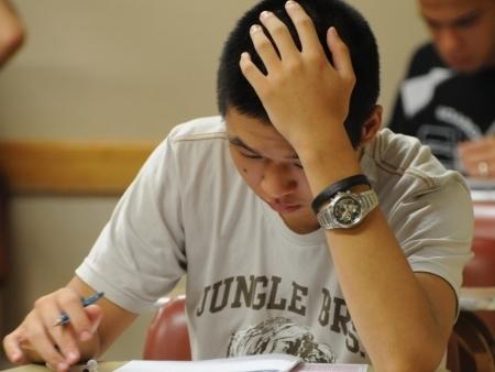 Estudante faz prova da ltima edio do Enem, no ano passado