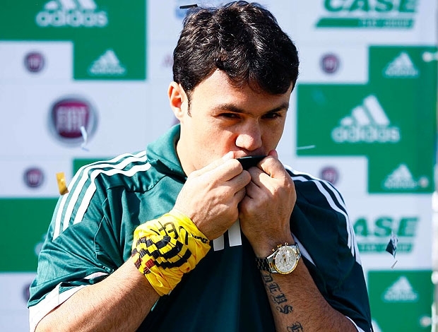 Atacante no escondeu a alegria ao ser apresentado no Verdo