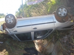O guincho chegou por volta das 11 horas do mesmo dia e retirou o veculo do local