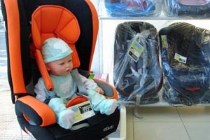 Cadeirinha em loja de S�o Paulo