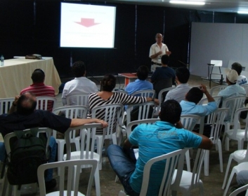 Sergio Gon�alves aborda no mini-curso caracter�sticas e perspectivas do cultivo do girassol.
