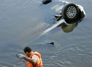 Condutora estava na 17� aula e fazia balizas quando perdeu o controle do ve�culo