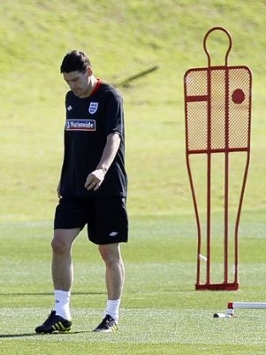 Gareth Barry tem treinado separado dos demais jogadores