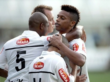 Andr comemora aps um dos gols marcados pelo Santos