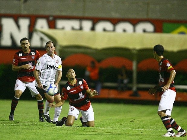 Vitria apresenta futebol 