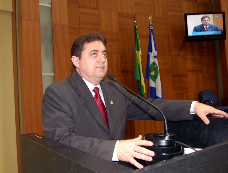 Deputado Sebastio Rezende, que mantm escritrio dentro do Grande Templo, espera a reeleio neste ano