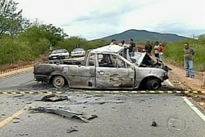 Um dos veculos envolvidos no acidente pegou fogo