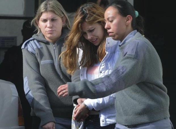 Angie Sanclemente Valencia deixa o tribunal nesta quarta-feira (2) em Buenos Aires.