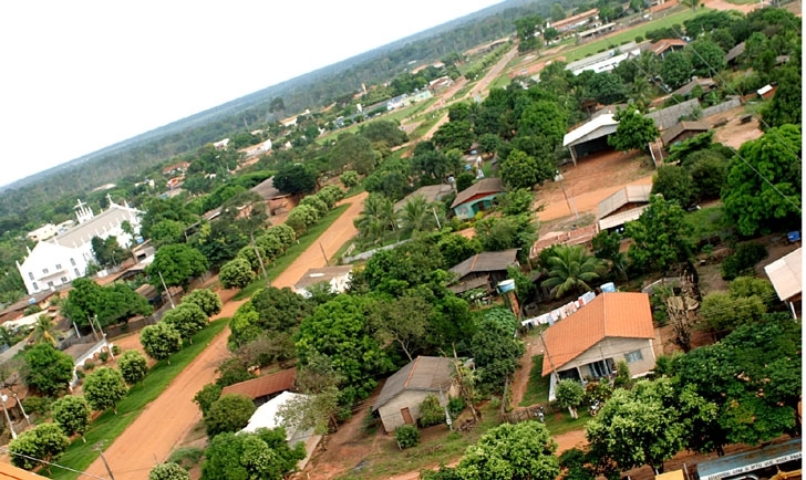 Em Brasnorte, as poucas ruas pavimentadas so do centro e os 15 mil moradores enfrentam economia estagnada
