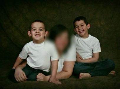 Meninos foram mortos quando a cobra escapou da loja