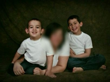 Meninos foram mortos quando a cobra escapou da loja 