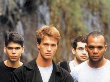 Dado Villa-Lobos e Marcelo Bonf, lado a lado  esquerda, no podem mais usar nome da banda de Renato Russo