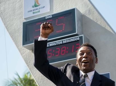 Ex-jogador ainda afirmou que Copa do Mundo ter segurana, mas criticos gastos excessivos com estdios