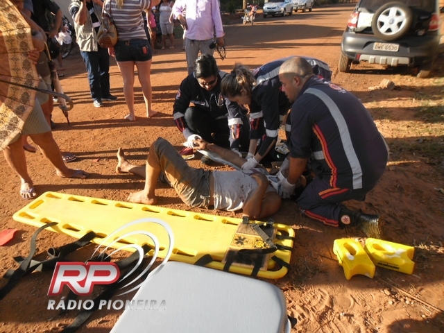 Condutor da moto ficou ferido.