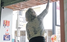 Moradores do Jardim Guanabara protestam de forma silenciosa aps latrocnio registrado no bairro 