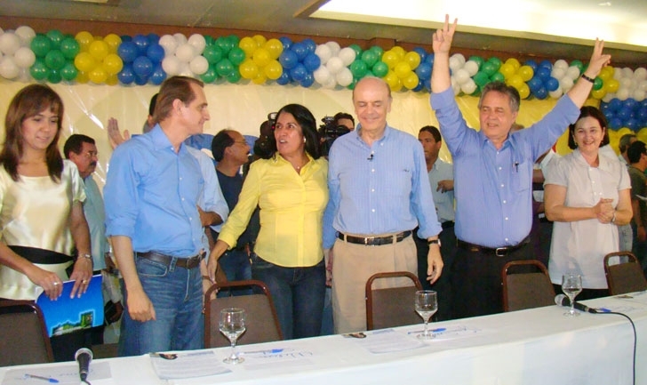Adriana Bussiki e o marido Wilson, Thelma, Jos Serra, ex-senador Antero e a esposa Cristiane, neste sbado