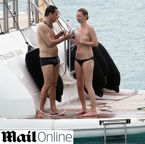 Kate Moss e o namorado Jamie Hince; segundo tablide, ela estaria tentando engravidar