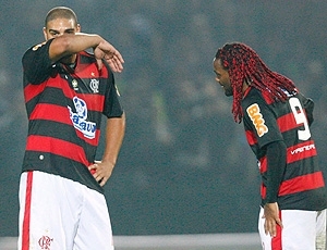 Adriano e Vgner Love em jogo do Fla