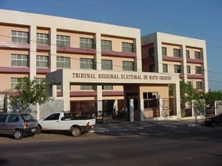 Membros pedem afastamento em dia muito tenso 