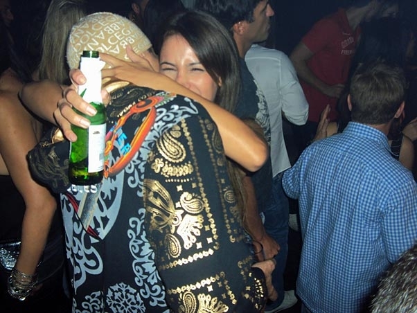 Latino e Lucilene Caetano na maior intimidade na pista de dana