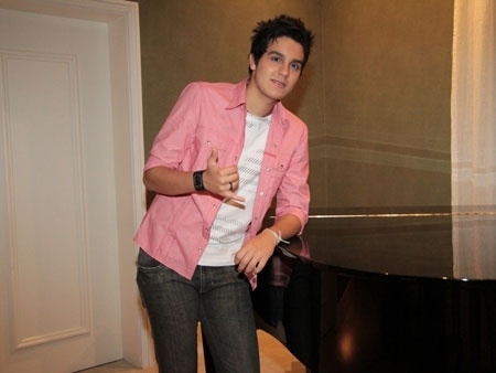 Luan Santana, que ficou prximo do elenco de Malhao depois de participar do programa